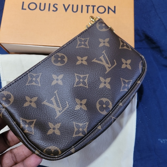 Louis Vuitton cosmetic Pouch New - Picture 6 of 12